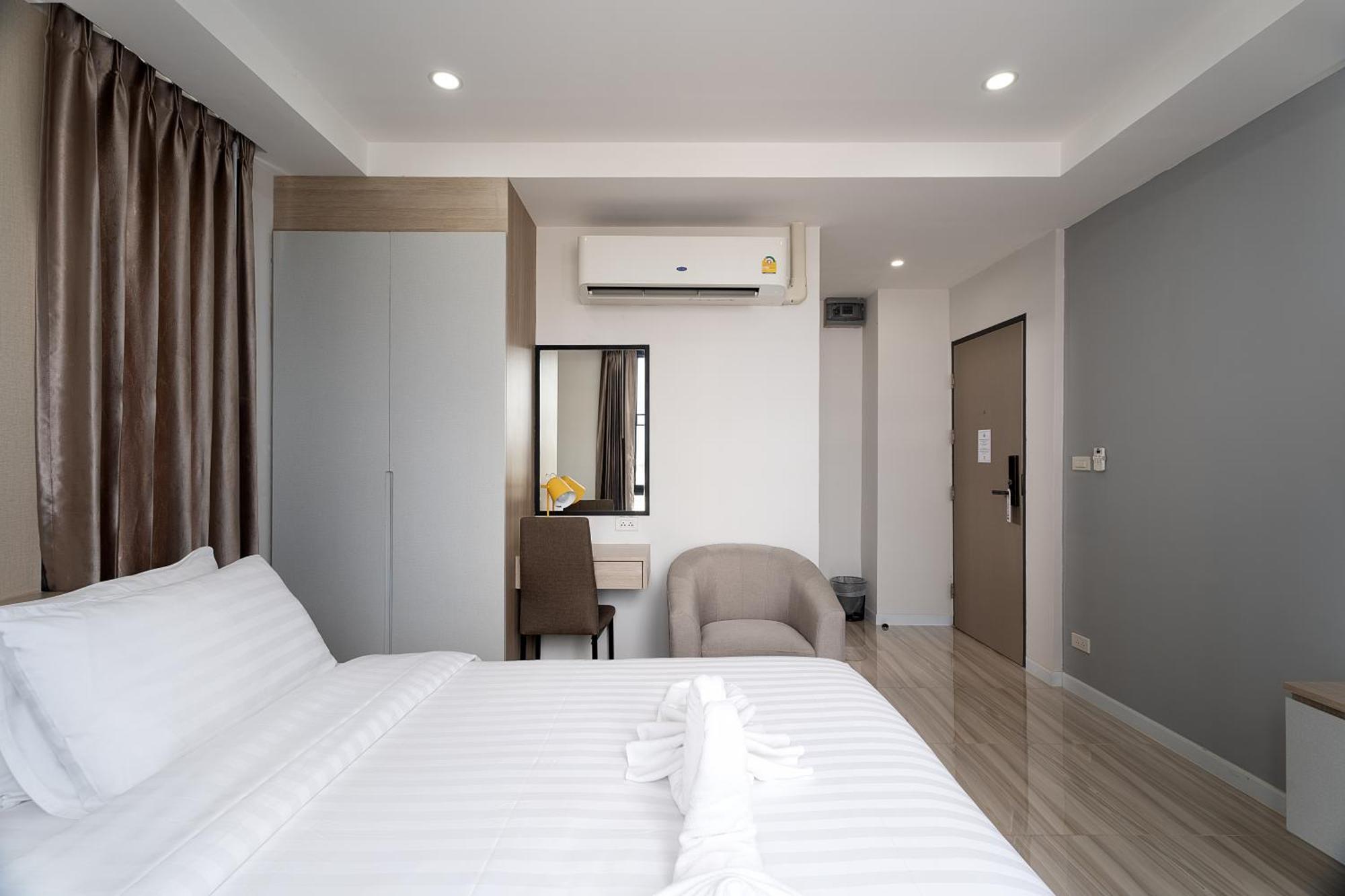 בנגקוק The Riski Hotel At Bangphlat Station Sha מראה חיצוני תמונה